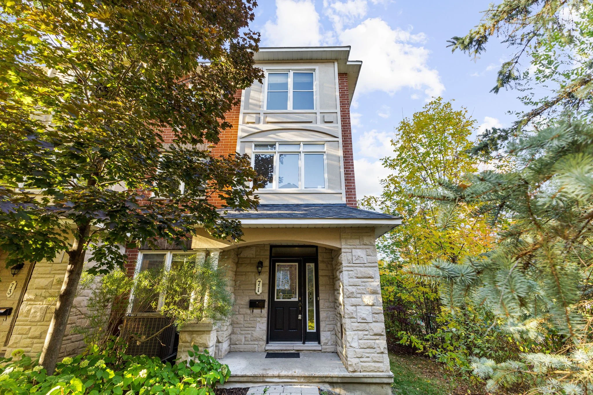 2-web-or-mls-71-metropole-private.jpg