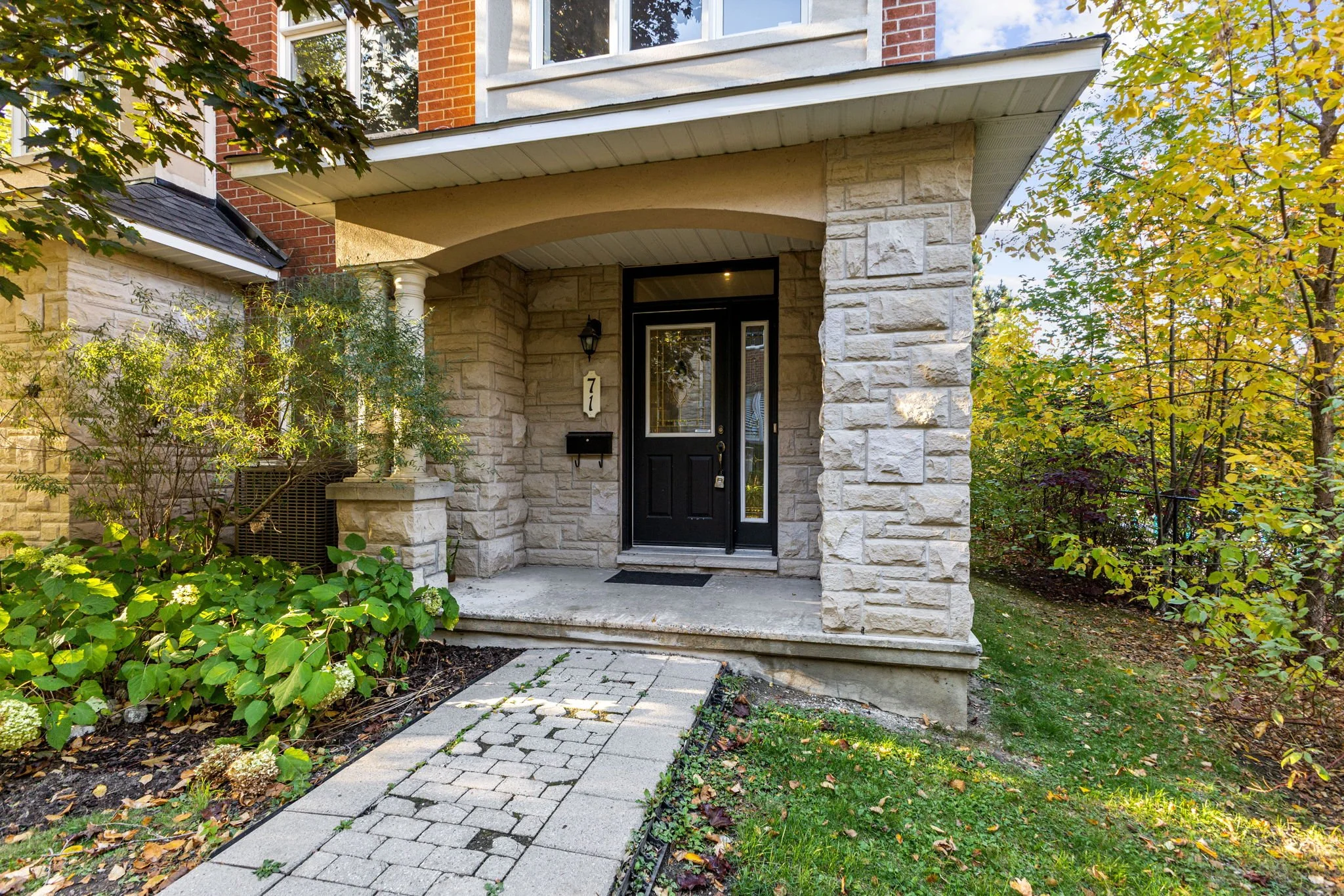 3-web-or-mls-71-metropole-private.jpg