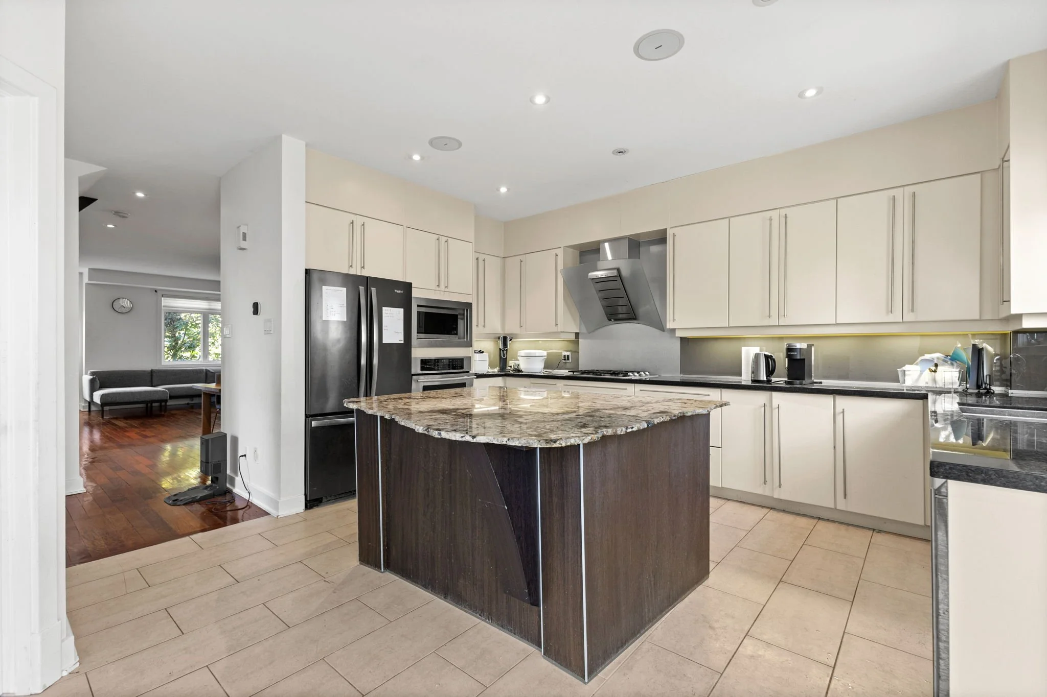 14-web-or-mls-71-metropole-private.jpg