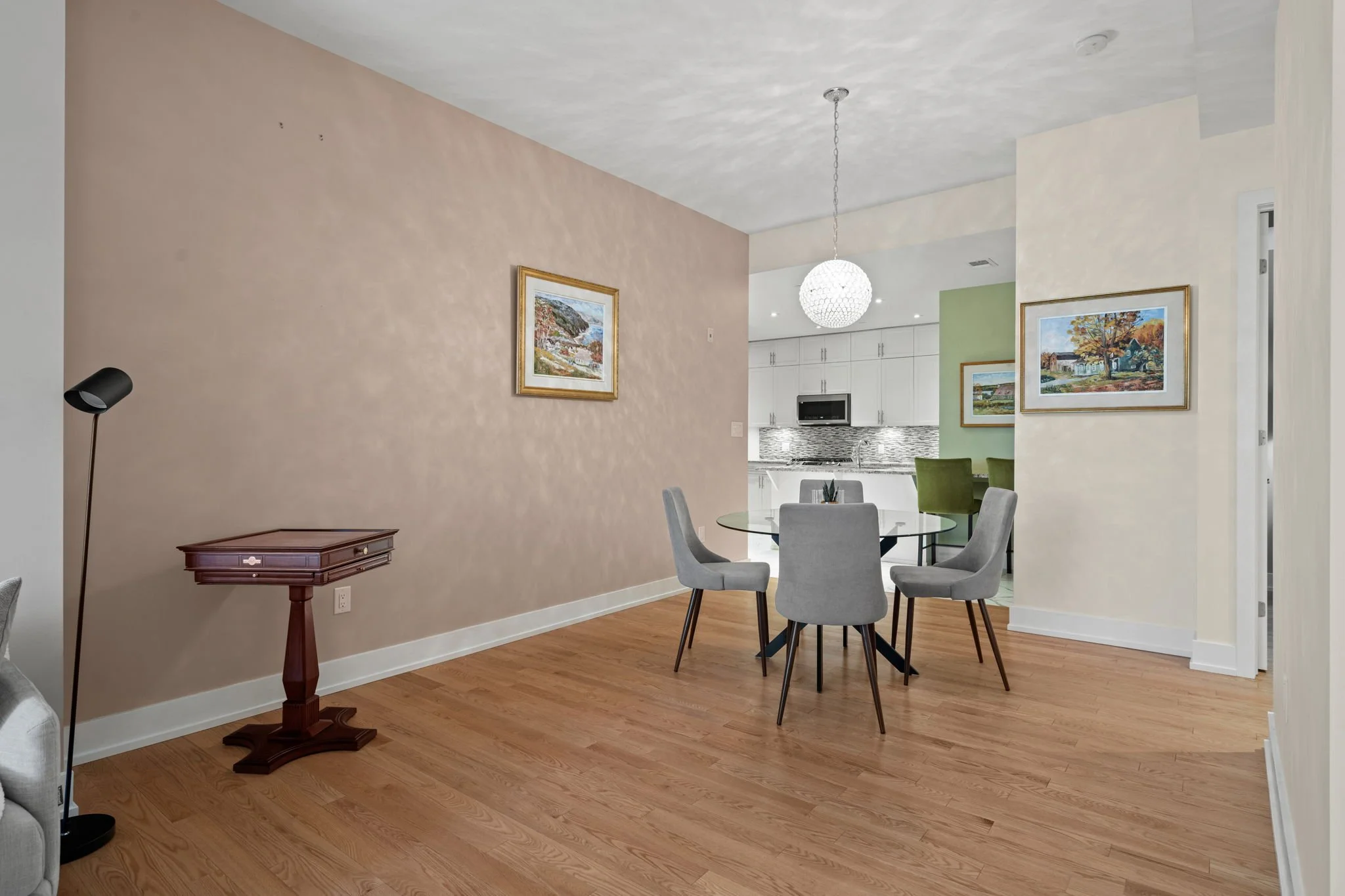 15-web-or-mls-100-champagne-ave-s-207.jpg