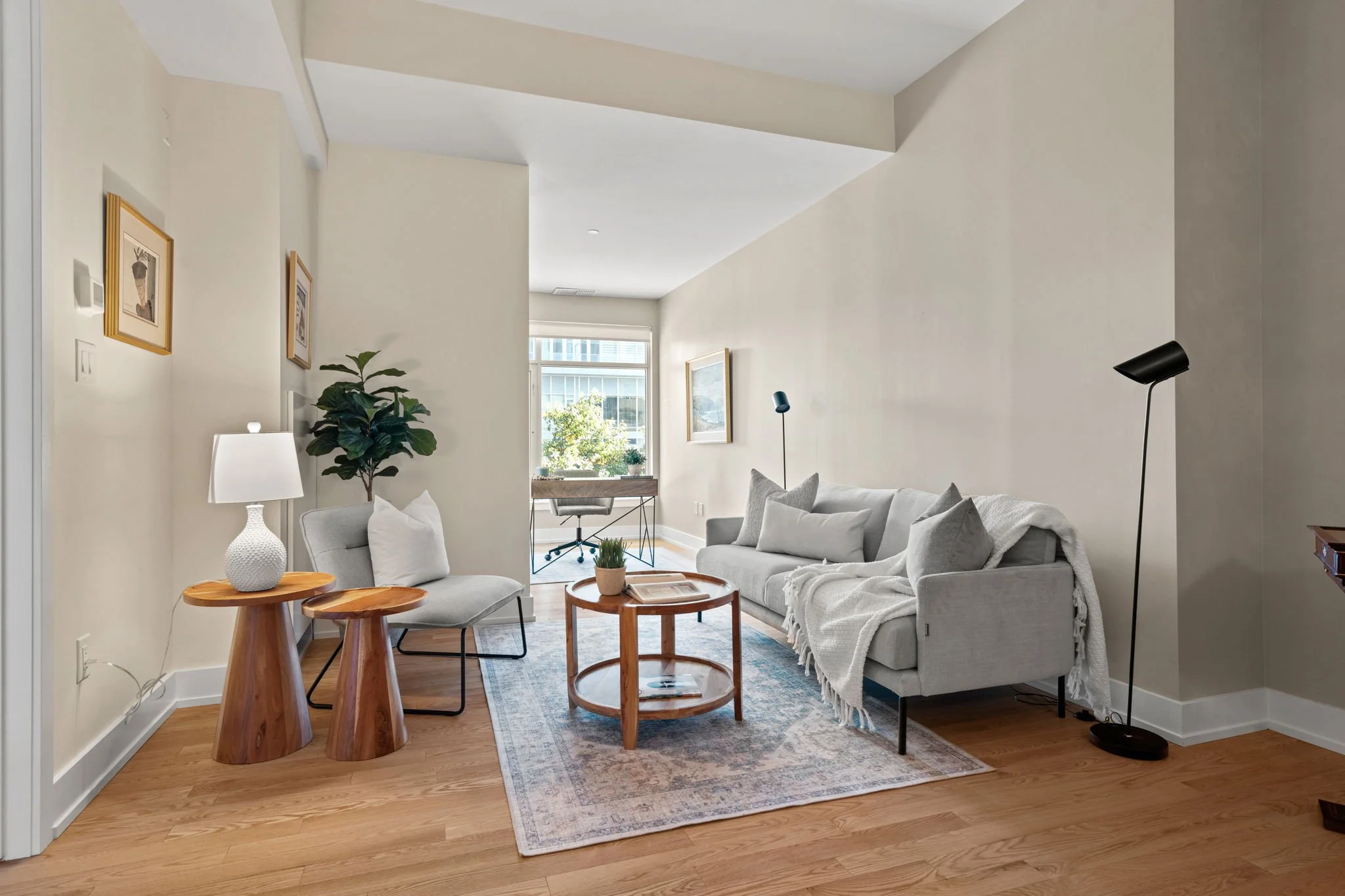 16-web-or-mls-100-champagne-ave-s-207.jpg