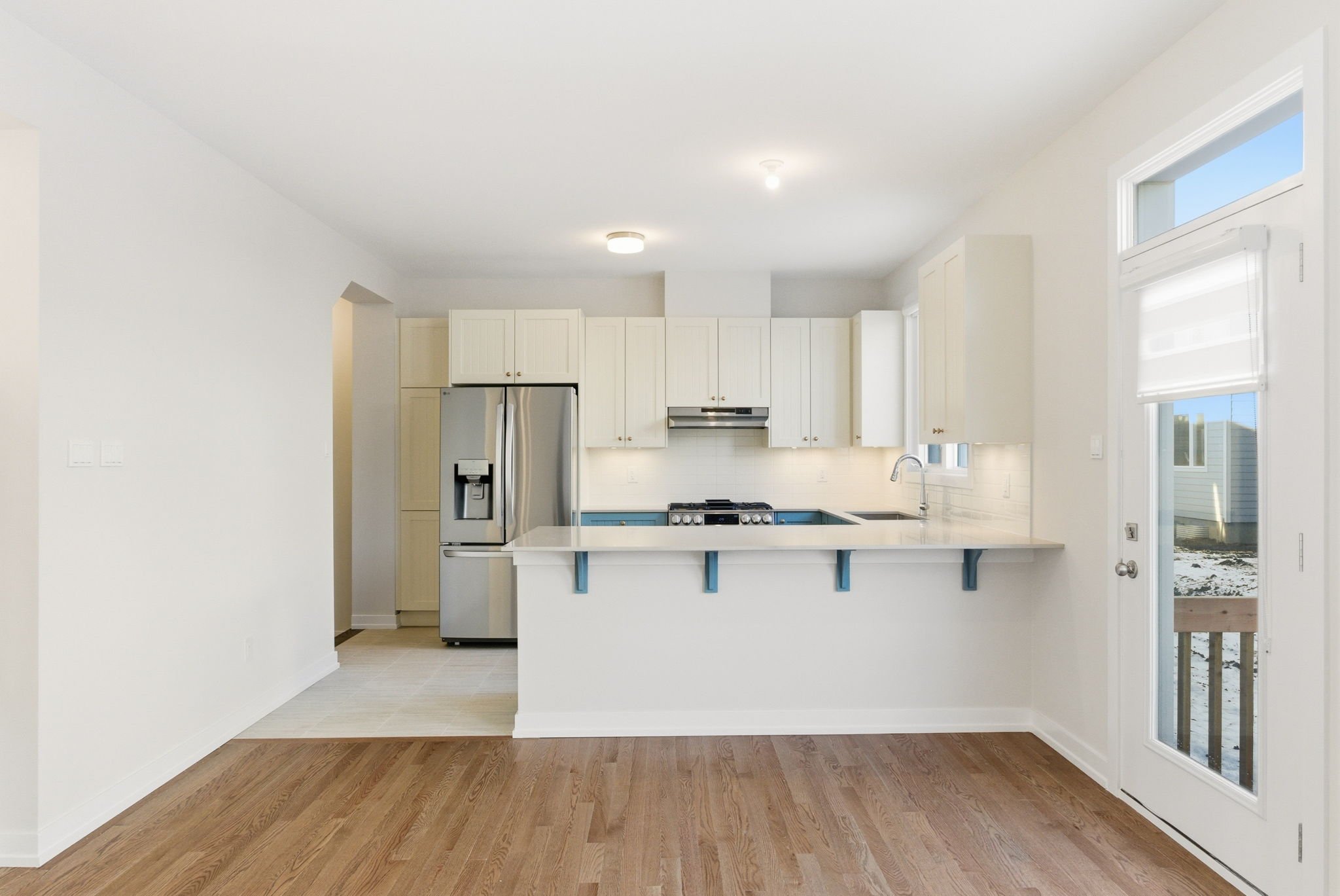 14-web-or-mls-574-oldenburg-ave.jpg