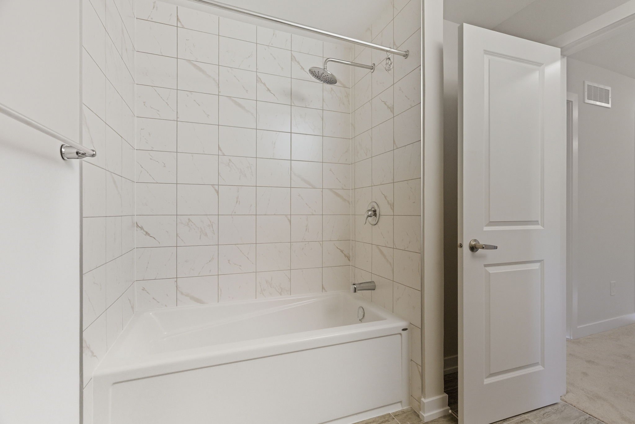 34-web-or-mls-574-oldenburg-ave.jpg