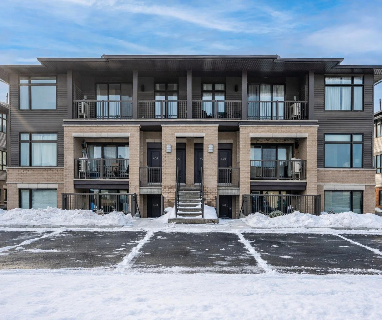 40 Jaguar - front Photo .jpeg