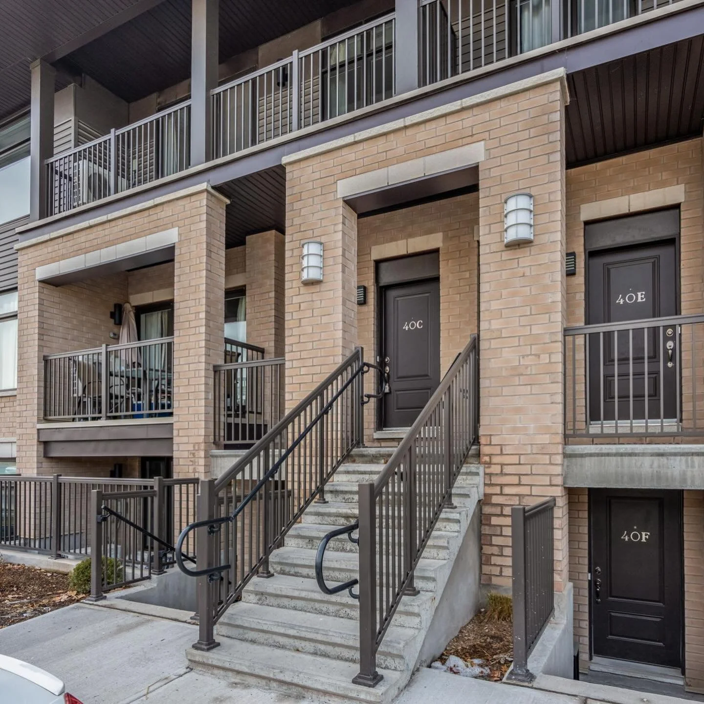 Fresh start ✨ Available for lease, starting March 1st 🗓️ 

Rarely offered upper unit, featuring 2 bedrooms, 2 baths, large balcony, cathedral ceilings, parking, and storage 👌🏼

Located in a quiet building, perfectly situated by trails, shopping, p