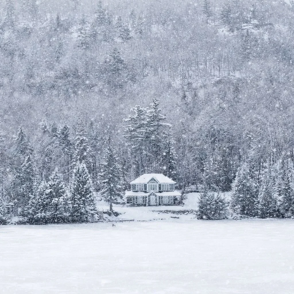 Some properties don&rsquo;t just change with the seasons, they transform ✨

From summer swims and golden sunsets to winter snowfall and frozen mornings on the lake, this Calabogie Lake estate is nothing short of magical year-round ❄️

Set on just ove