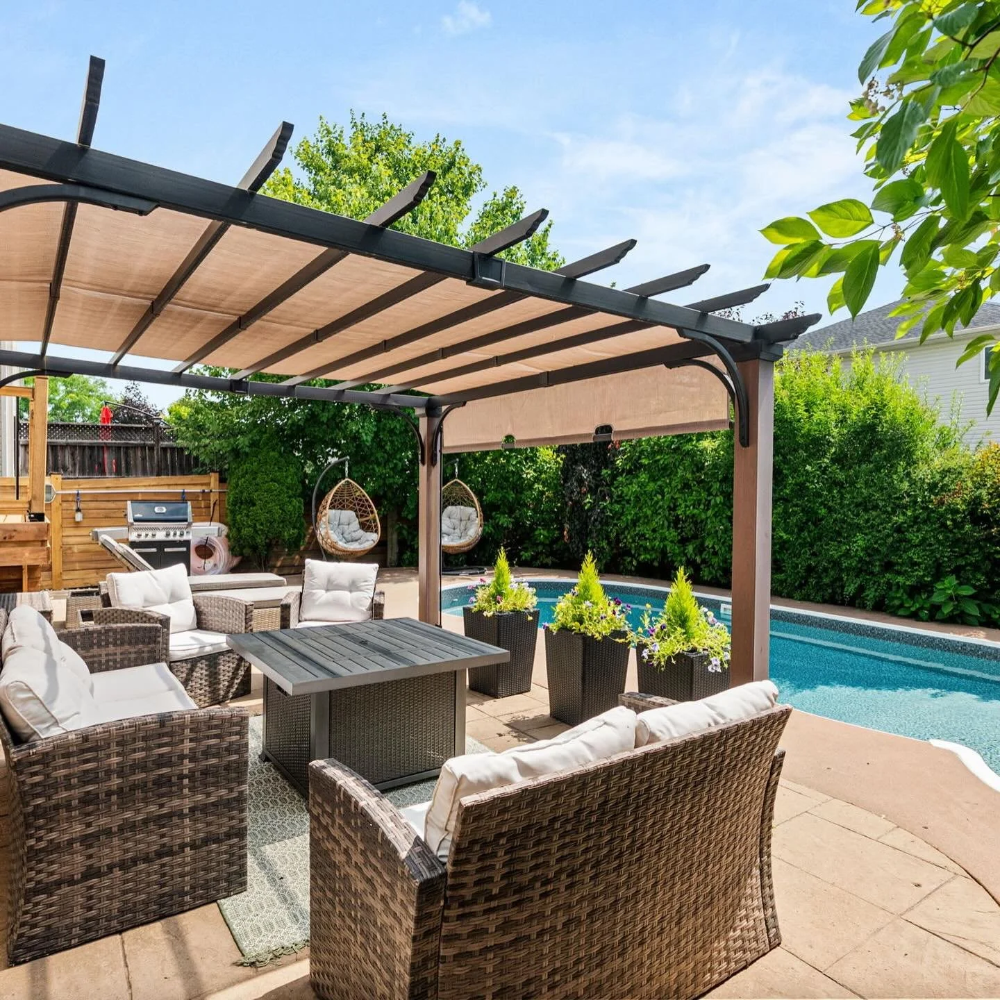 This is your reminder, take the pictures 📸

Summer is coming, and your property will shows at its best, green grass, full trees, and the water shimmering 🌳

Showing buyers your home throughout the seasons adds value and tells the full story ✨

 Don