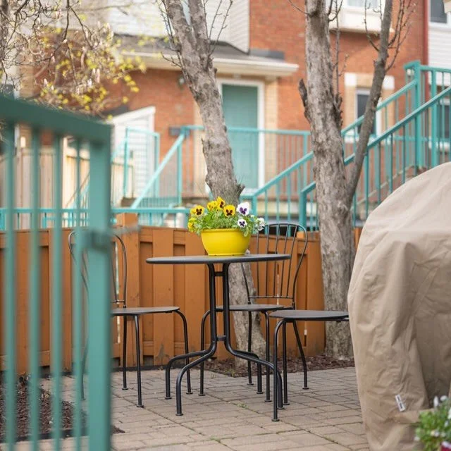 150 Forward Avenue places you at the heart of one of Ottawa&rsquo;s most walkable and sought-after neighbourhoods, steps to Parkdale Market, the Ottawa River, and the vibrant shops, caf&eacute;s, and restaurants of Hintonburg 📍

This is urban living
