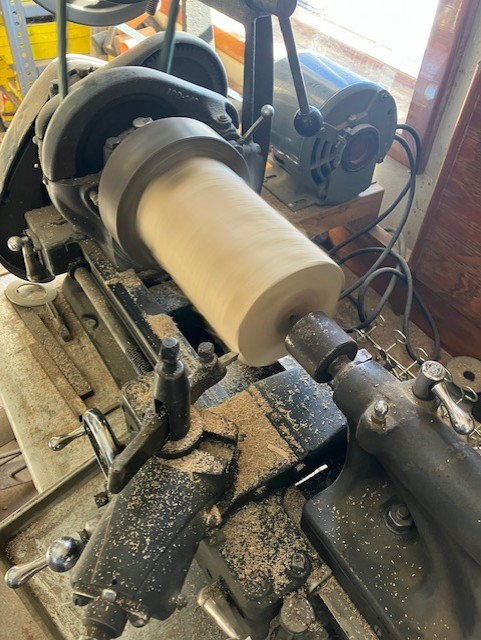 Turning eye plug for base stone