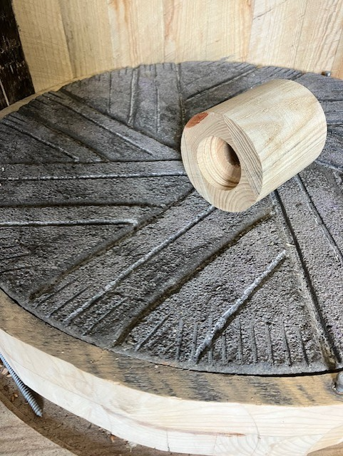 Eye plug going into bed stone