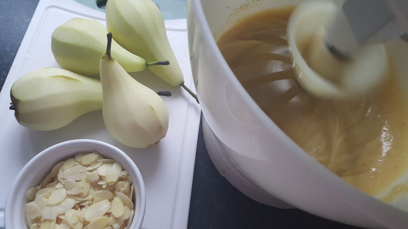 Almond and Pear Cake