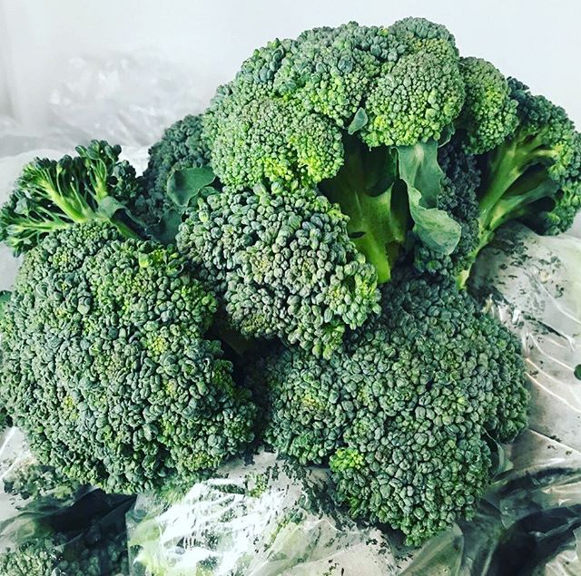 Fresh from the farm! #farmersmarket #parisky #broccoli