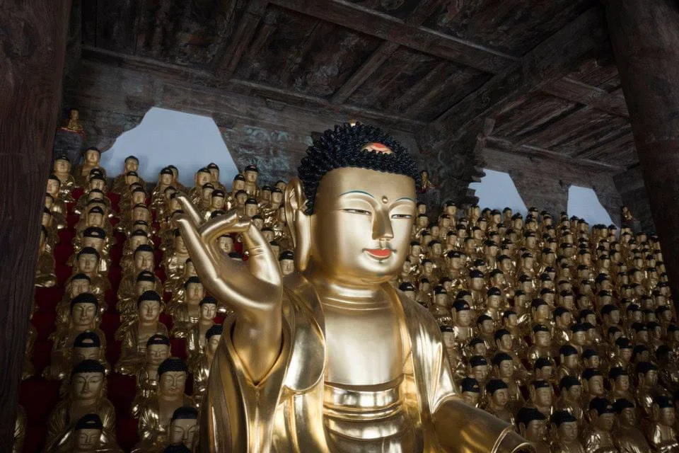 many_buddhas.jpg