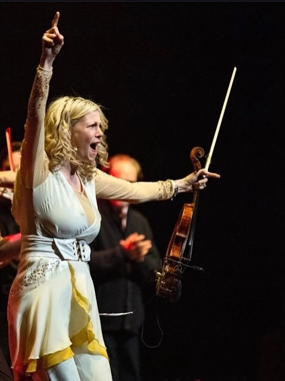 Happy International Women&rsquo;s Day to these trailblazing heroes. &hearts;️ &hearts;️ &hearts;️ #internationalwomensday @nataliemacmasterofficial @lizfiddle @annbjorglien @laura_risk_fiddle @athenatergis @catriona.macdonald.18