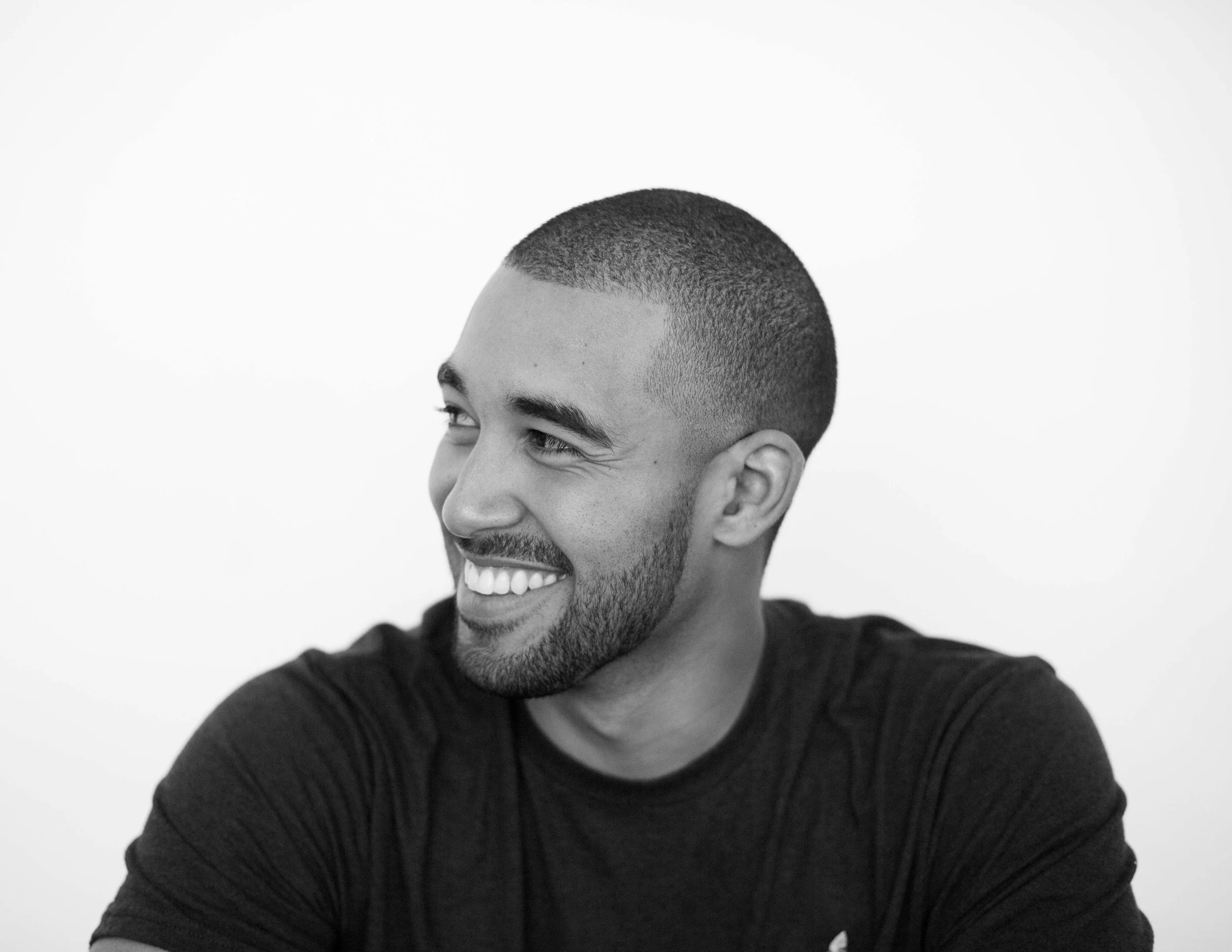 Episode 19- Elliott Clark from Apartment Bartender on building a brand, getting started on your own passion project, diversifying among social media channels, &amp; the importance of consistency