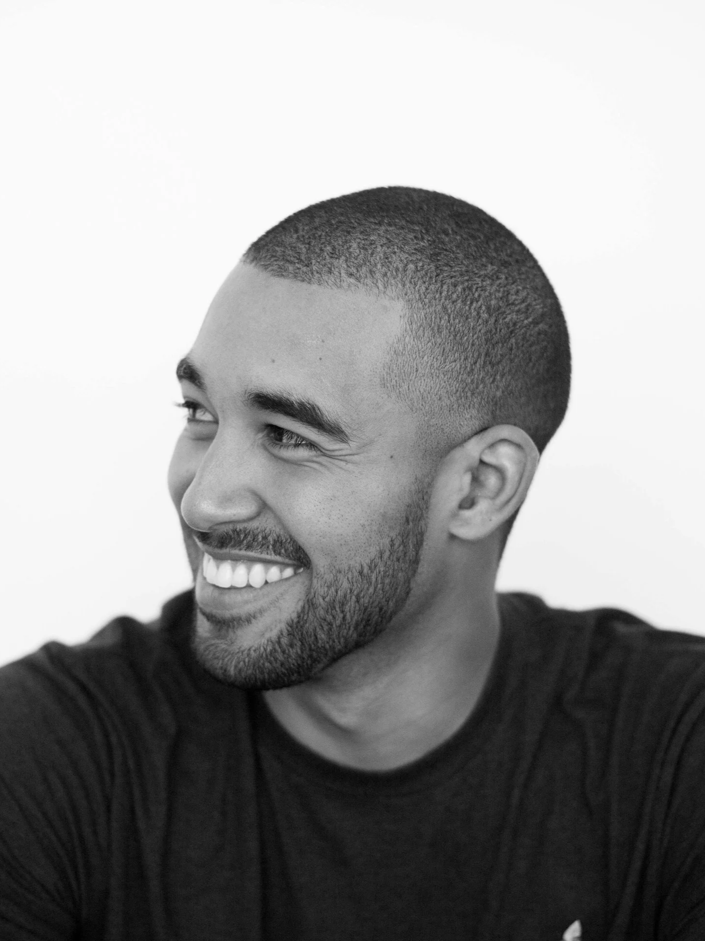 Episode 19- Elliott Clark from Apartment Bartender on building a brand, getting started on your own passion project, diversifying among social media channels, &amp; the importance of consistency