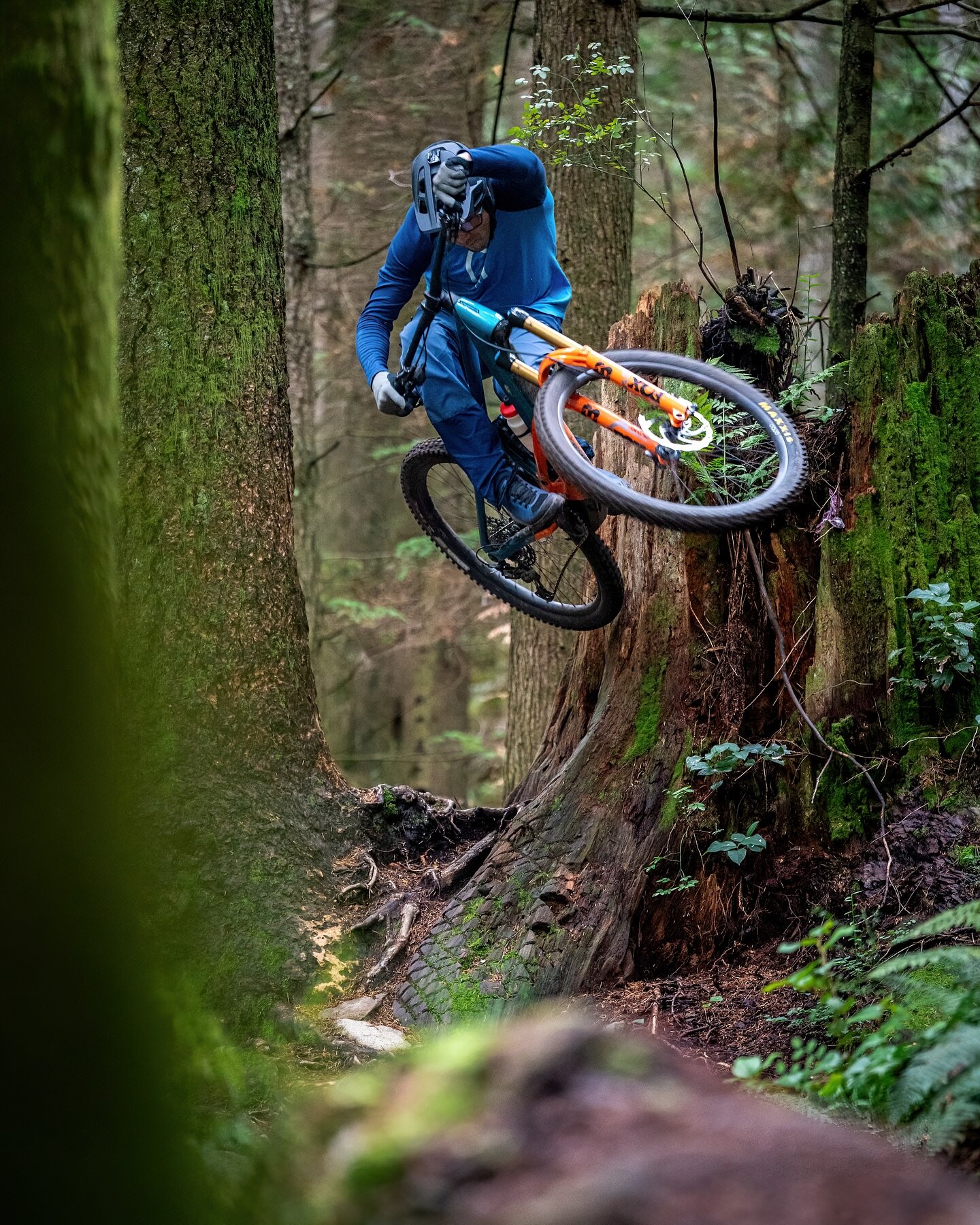 Squeezing all the fun out of &ldquo;Boogie man&rdquo;
📷 @fruitsnackzach 
@orbea @norrona @alpina_sports @fox 
#bikes #ebike #freeride #northshore #vancouver #outdoor #mountain #stpatricksday