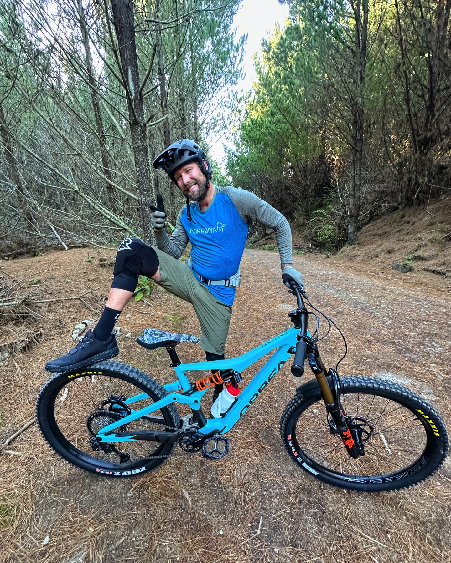 Very happy to be back in New Zealand at @crankworxrotorua on my brand spankin new @orbea Rallon. 
So stoked, I&rsquo;m even showing a little thigh 😂
@norrona @alpina_sports @fox @ridecncpts 
#orbea #orbearallon #welcometonature #newzeland #bikes #tr