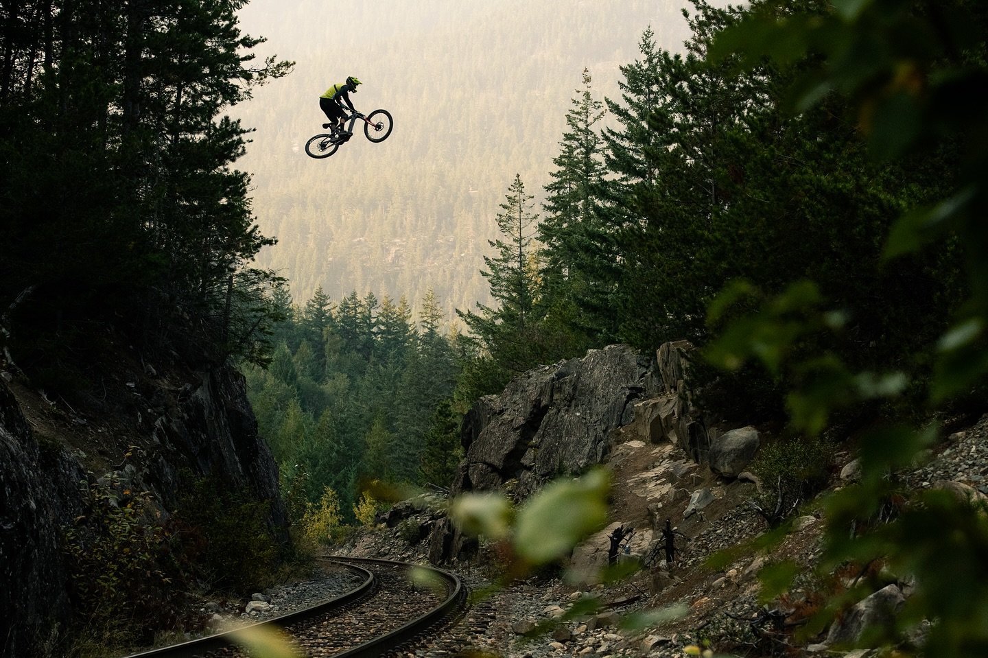 The first time you hit that train gap&hellip;
Woof. 
📷 @margusriga 
@bn3thapparel @shimanomtb @maxxisbike @tannusarmour @lezyneofficial 
#freeride #MTB #bc #sports #jump #gullyverstravels