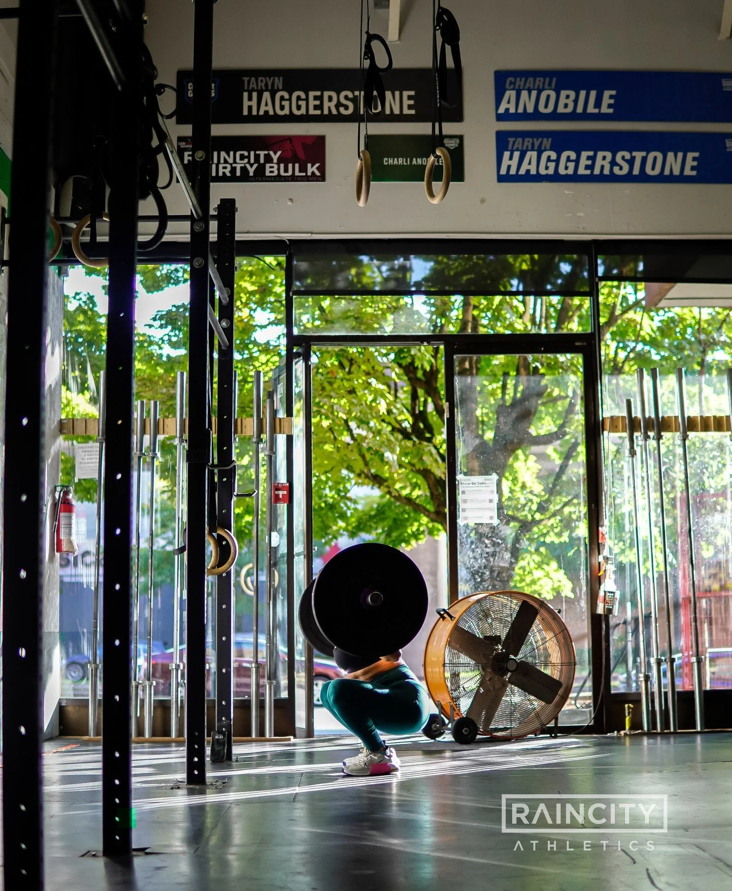 You couldn't make it to the class? We have a place big enough for you to drop in and get that workout done! 💚 ⁠
⁠
Make sure to reserve you spot via Push Press
