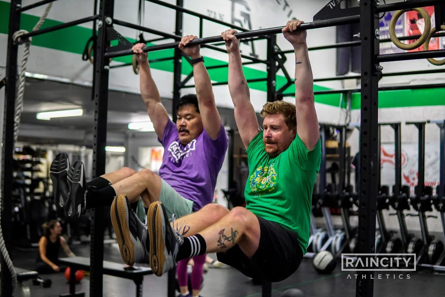 Team up! 💚 Grab your buddy and join the Satuday class.⁠
⁠
Team and solo options available for big long sweat fests including long thorough warmups and the occasional post workout mobility.