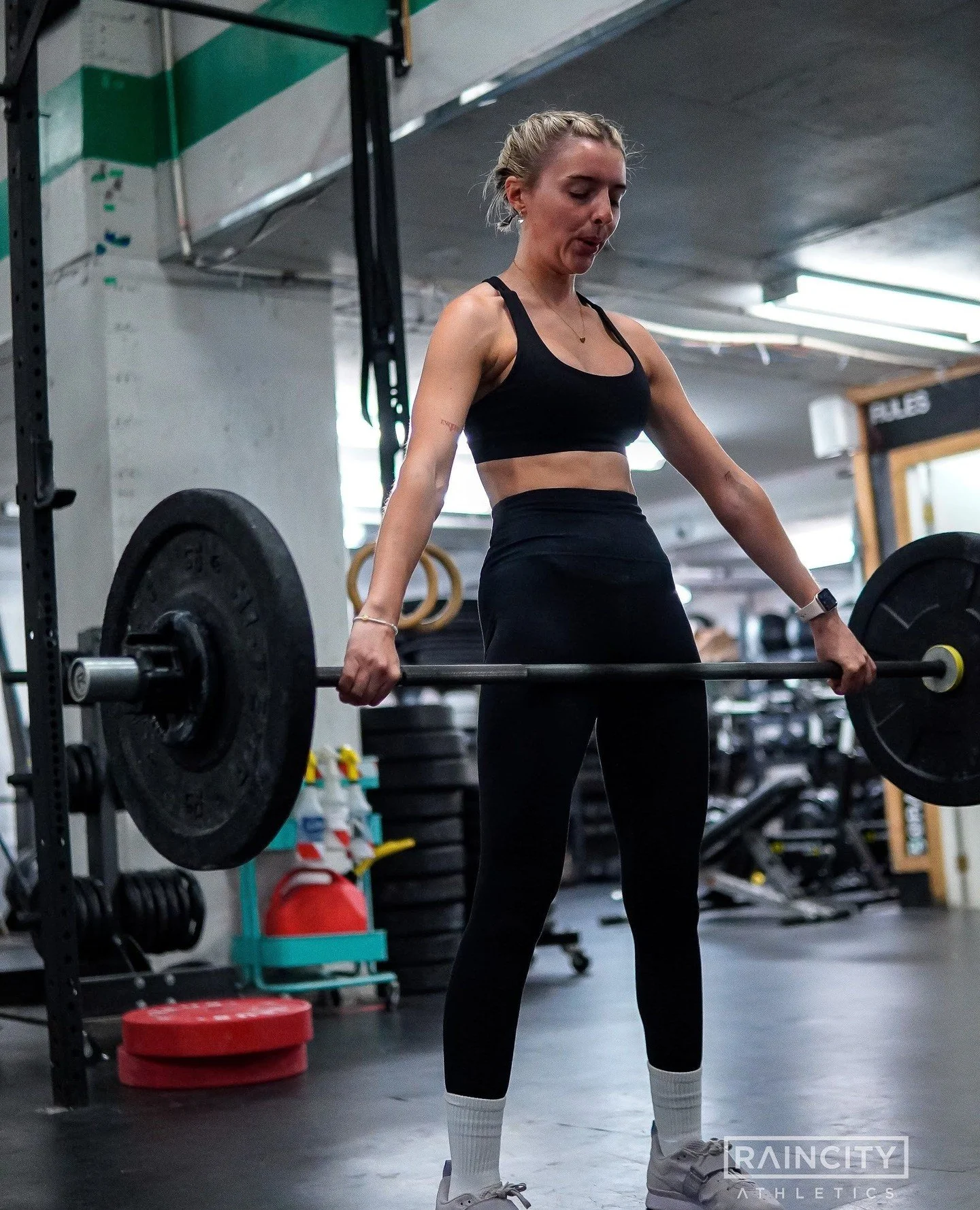 Come lift with Coach Brennan! On Sundays we are focusing on speed under the bar ⚡️