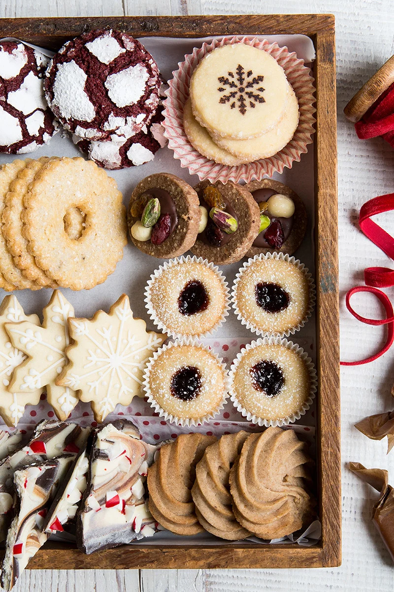 erinscottphotography_holidaycookiesbook-8805-sized.jpg