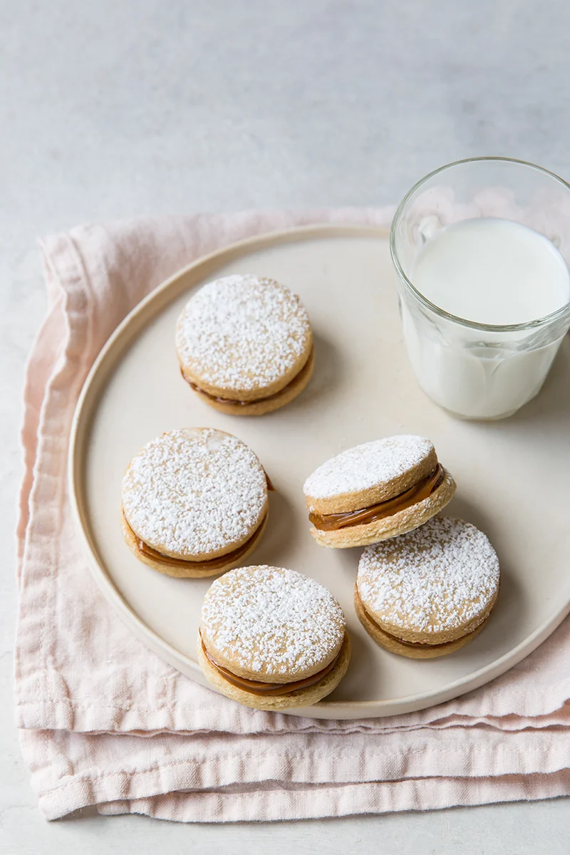 erinscottphotography_holidaycookiesbook-8865-sized.jpg