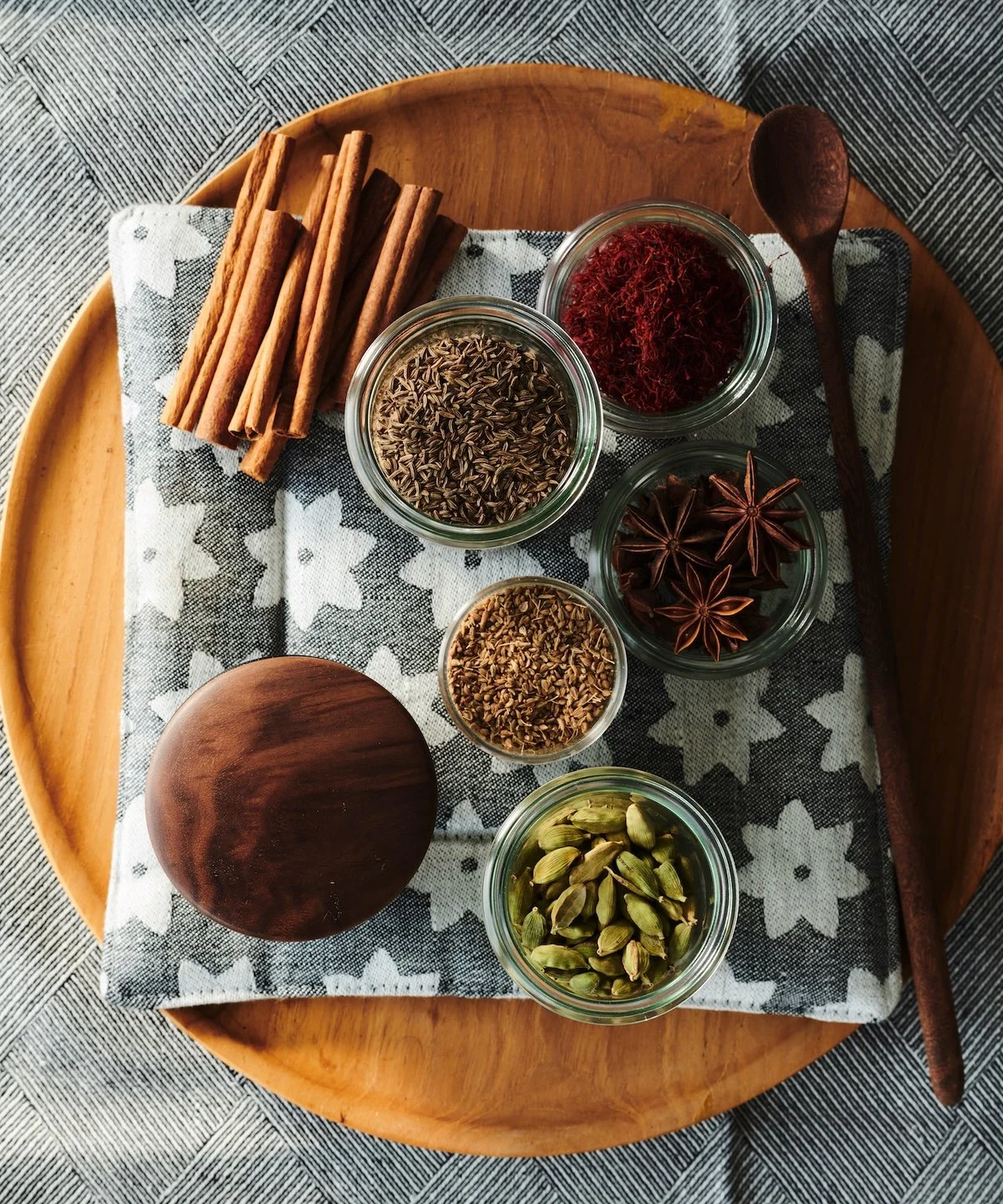 ScandinavianBaking_SpicesPickUp 1 copy.jpg