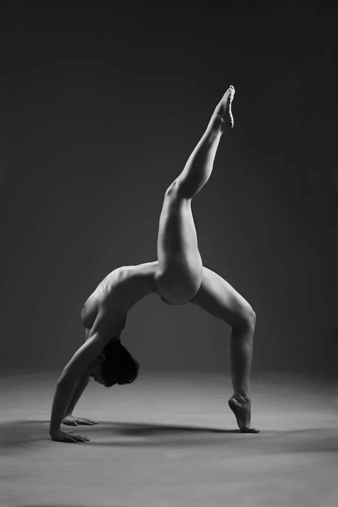 Erlend-B-Enger-Nudes-Shapes-fineart-lightandshadow-b&w (26).jpg