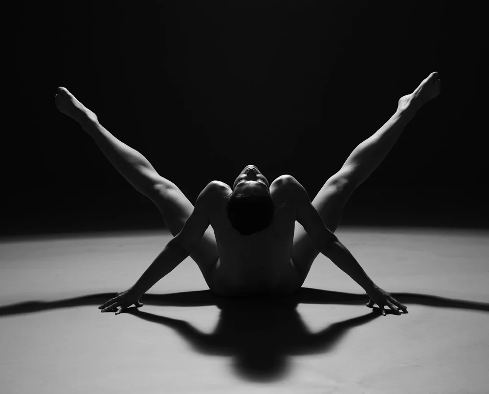Erlend-B-Enger-Nudes-Shapes-fineart-lightandshadow-b&w (27).jpg