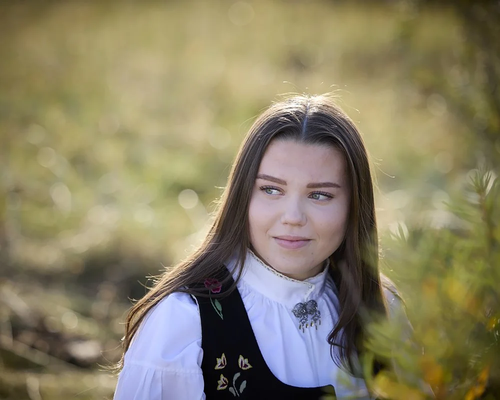 fotograferlendbenger, konfirmantfoto, konfirmantfotografering, ungdom, bunad, utefotografering, melhus, stjørdal, trondheim (5).jpg