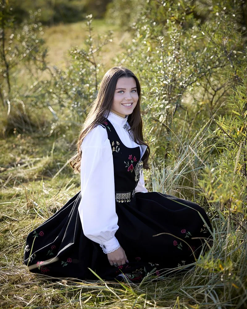 fotograferlendbenger, konfirmantfoto, konfirmantfotografering, ungdom, bunad, utefotografering, melhus, stjørdal, trondheim (4).jpg
