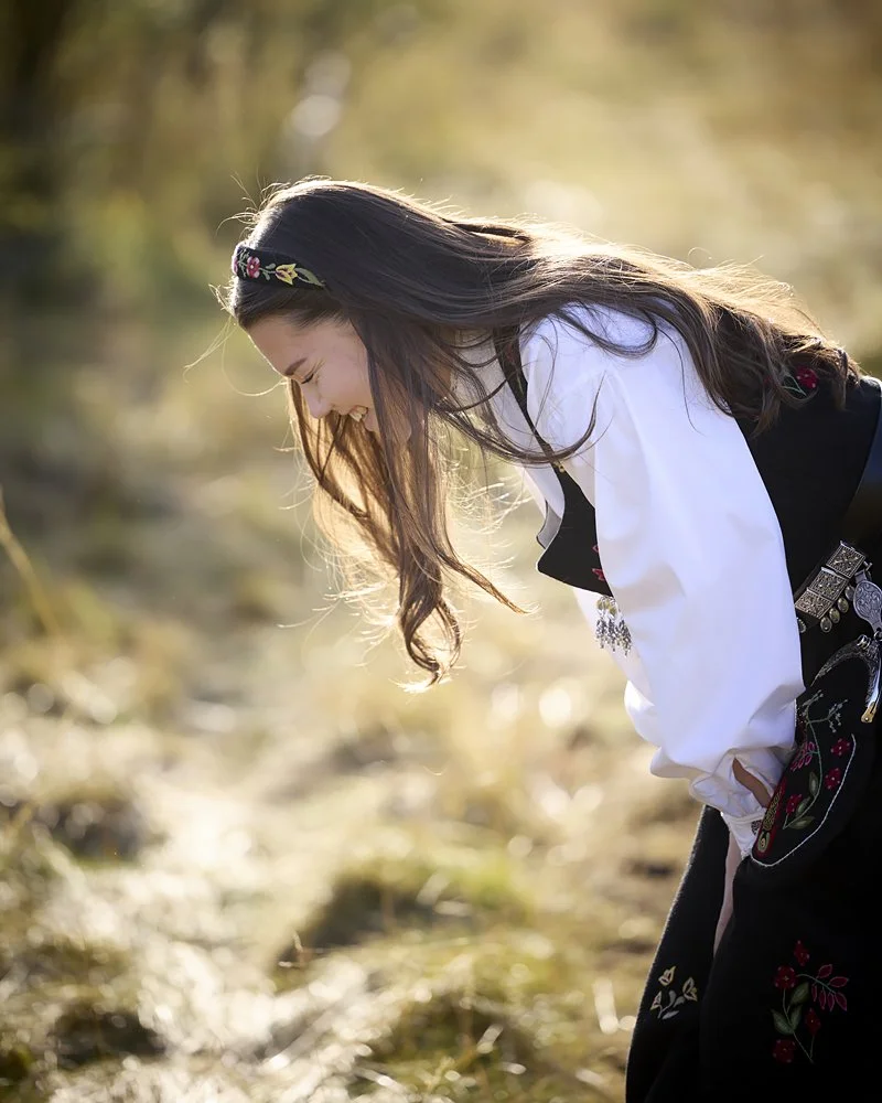 fotograferlendbenger, konfirmantfoto, konfirmantfotografering, ungdom, bunad, utefotografering, melhus, stjørdal, trondheim (8).jpg