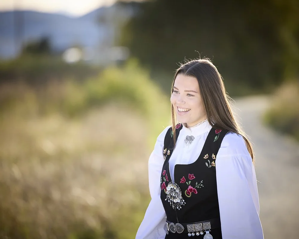 fotograferlendbenger, konfirmantfoto, konfirmantfotografering, ungdom, bunad, utefotografering, melhus, stjørdal, trondheim (18).jpg