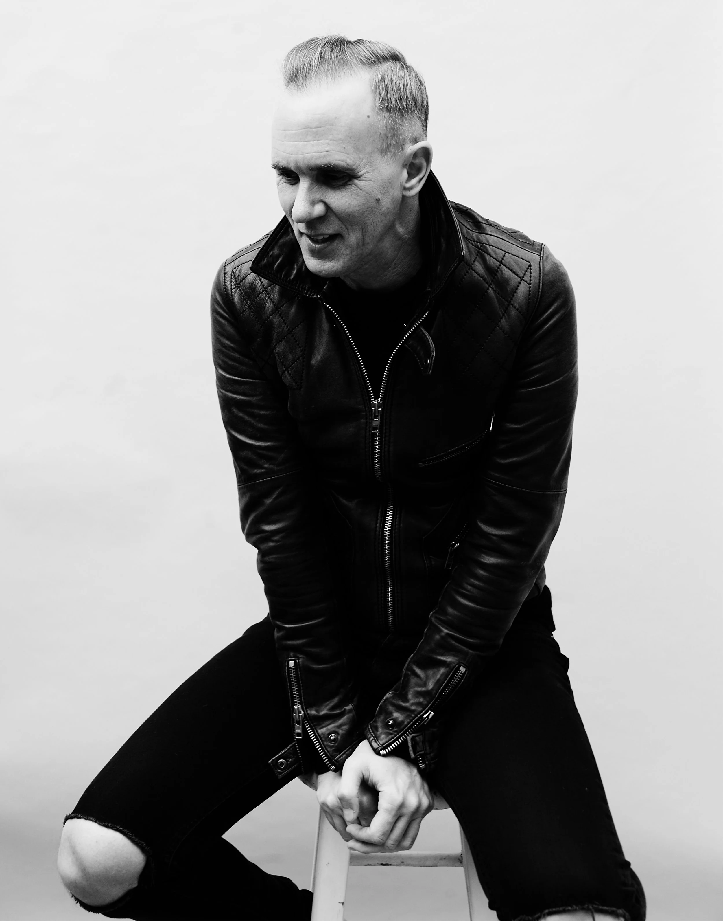 Photo by Phil Knott .