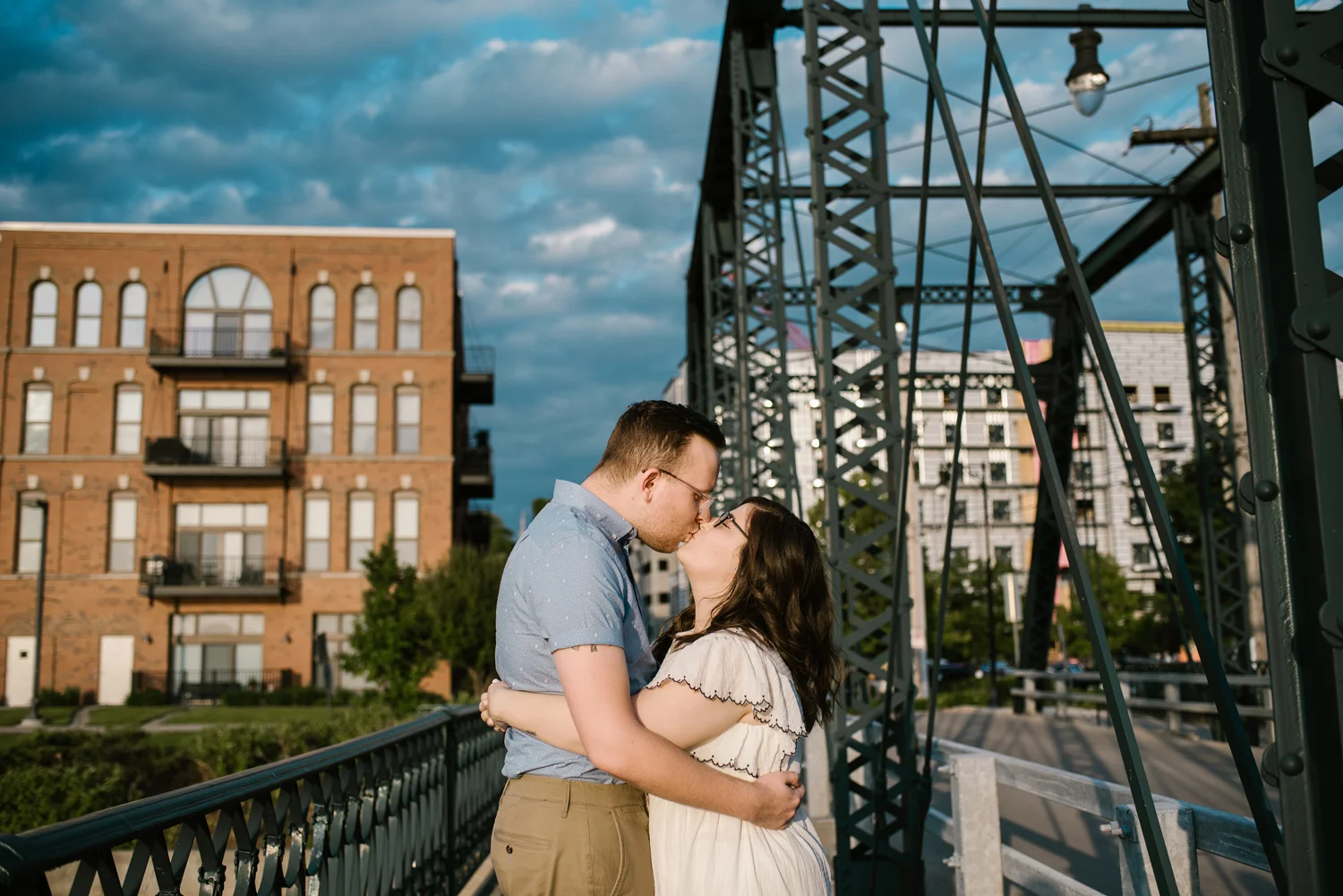 downtown-grand-rapids-engagement-photographer (48).jpg