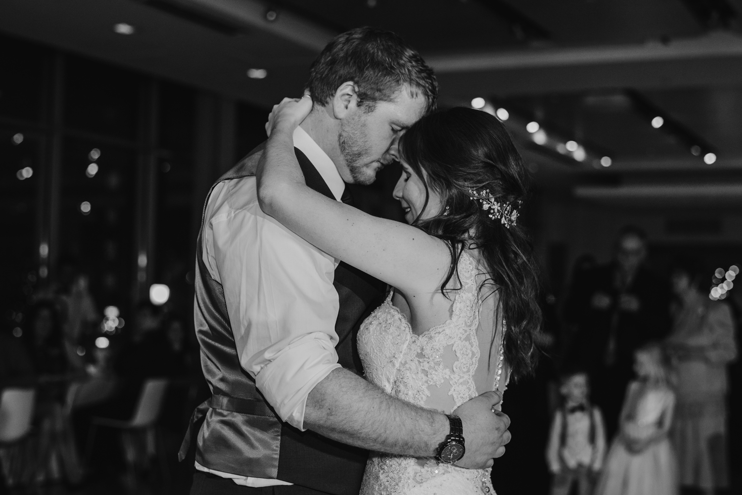 grand-rapids-downtown-market-wedding-photographer (159).jpg
