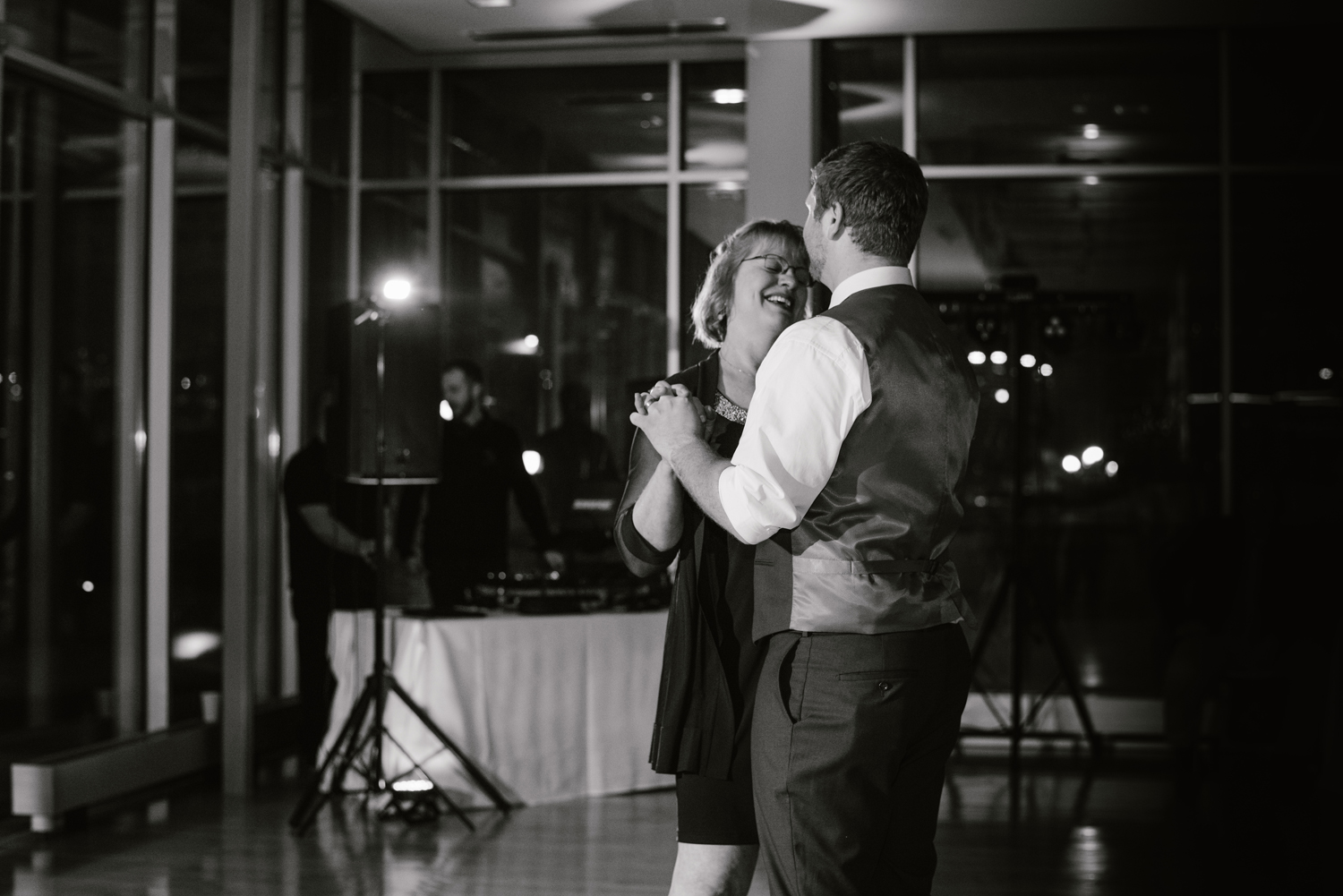grand-rapids-downtown-market-wedding-photographer (175).jpg