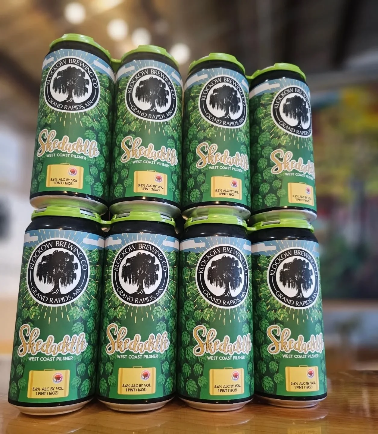 🚨NEW BEER🚨 SKEDADDLE - WEST COAST PILSNER is now available to go in cans in the taproom, Super one Liquor Grand Rapids, Pokegama Plaza Liquor Grand Rapids, Spirits of Nisswa, Westside Liquor Little Falls and Westside Liquor Sartell! Light and crisp