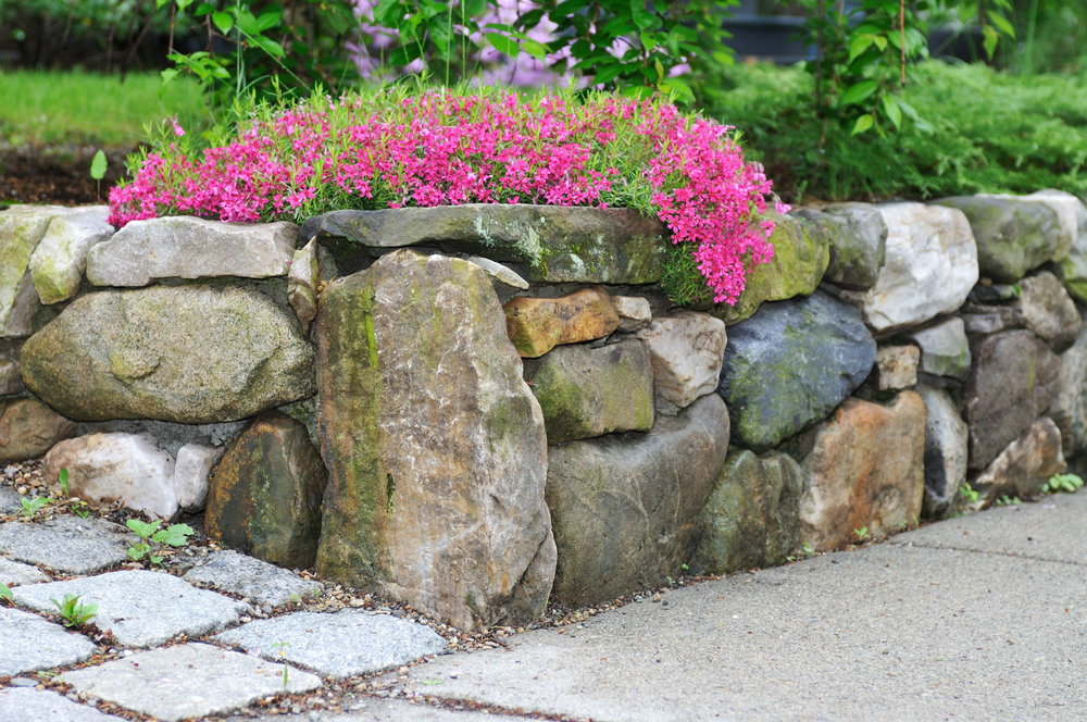 Building A Boulder Retaining Wall, Landscaping Ideas Rock Retaining Wall