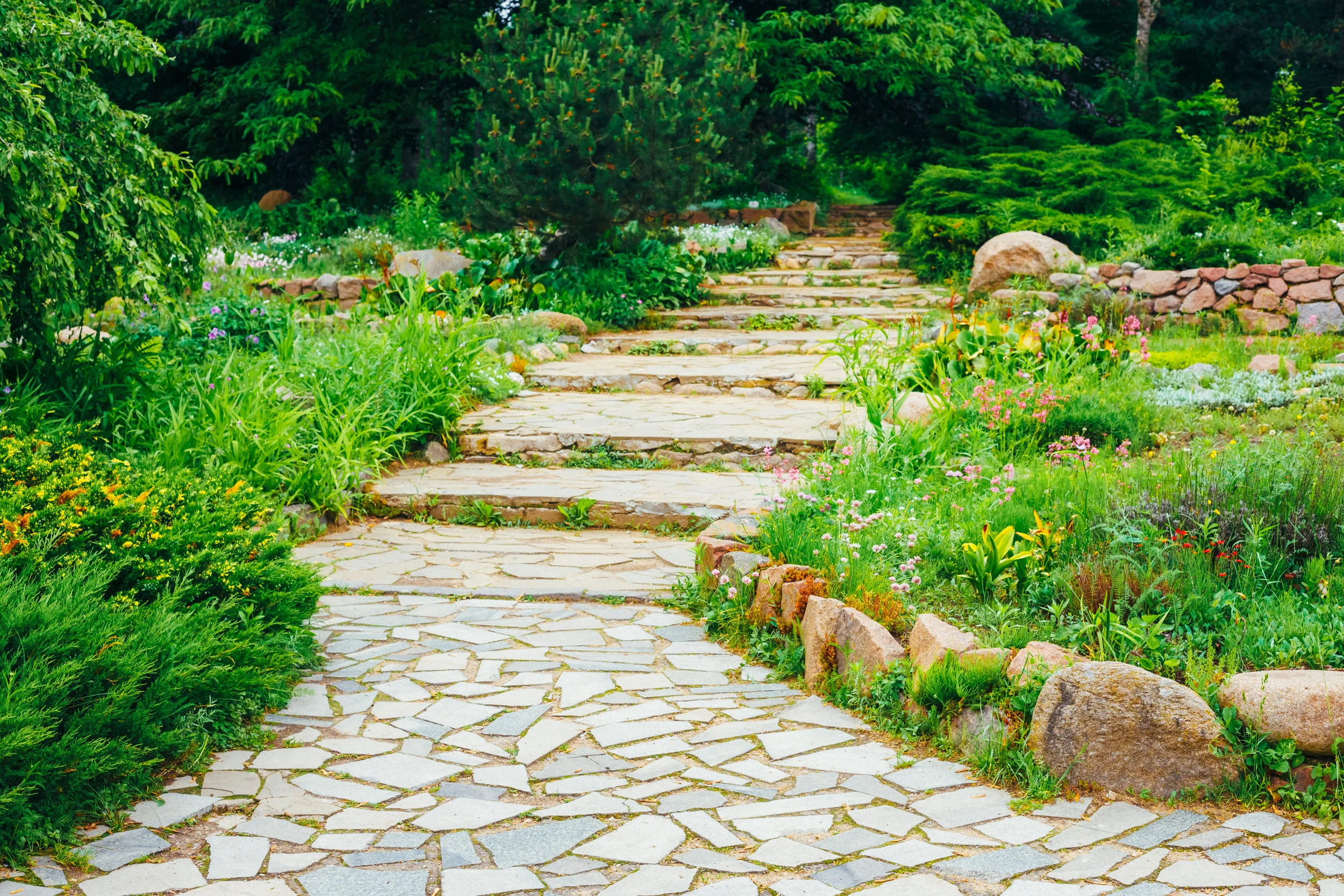 Create Your Sussex County, NJ, Garden Path with Natural Stone