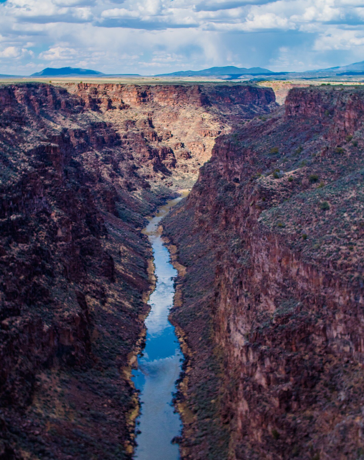 You&rsquo;re gawgeous babe!

#NewMexico #SantaFe #Gorge #RockyMountains #RioGrande #RioGrandeGorge #Nature #Taos #riogranderiver #Travel #abiquiu