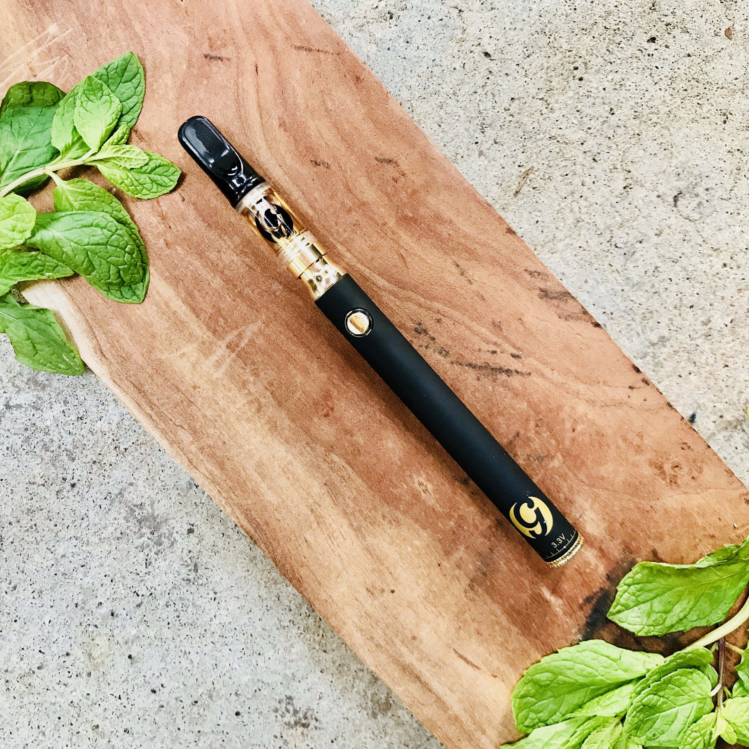 gold vape pen.jpg