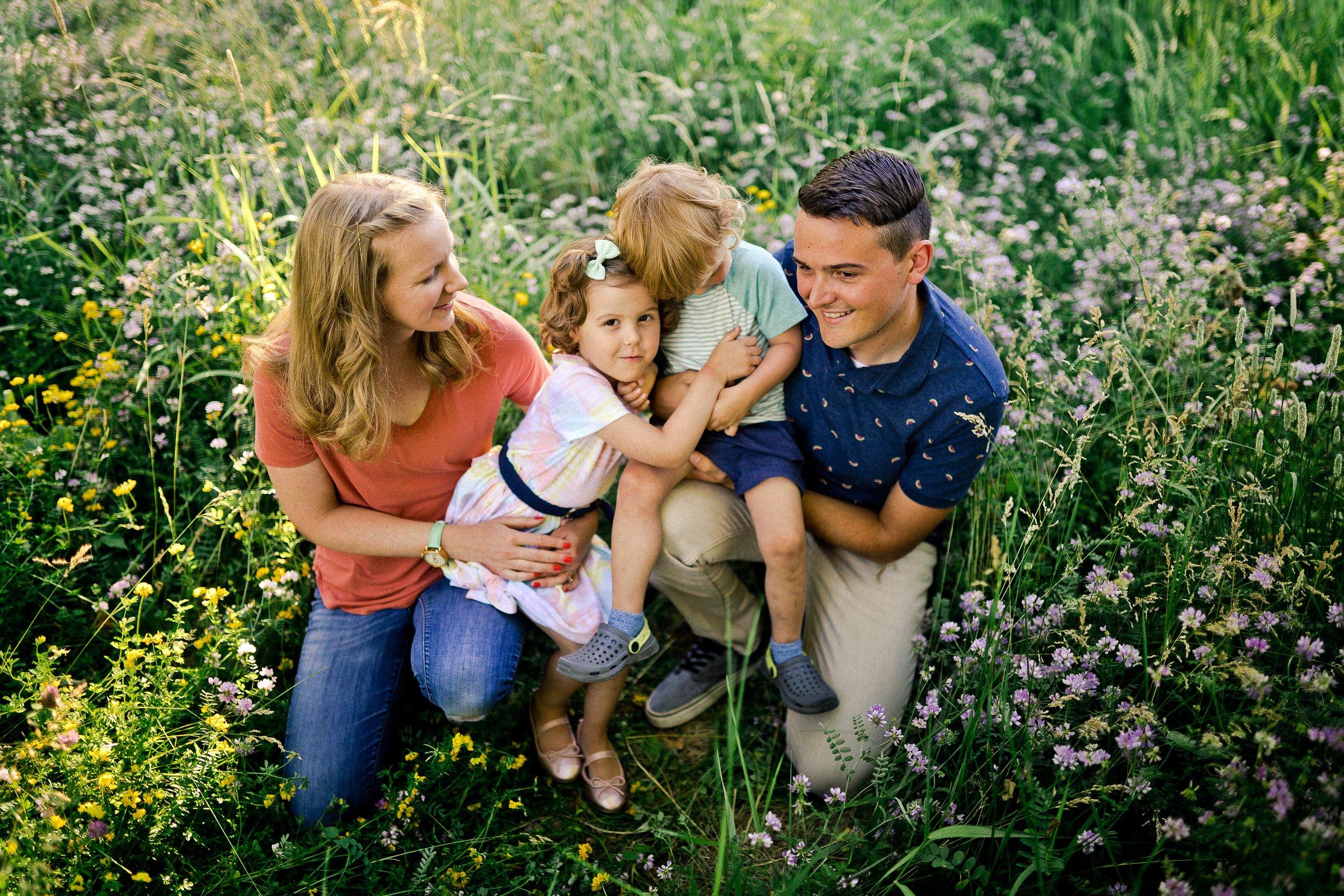 minneapolis_family_photos_wildflowers_0001.jpg