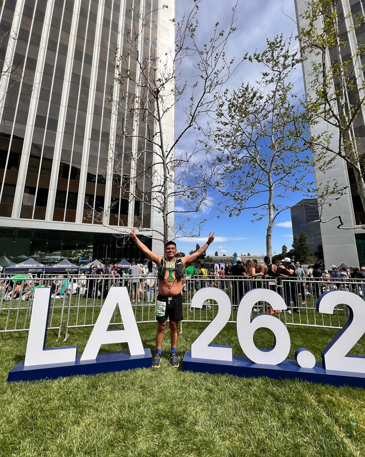 Congratulations Louis on finishing the LA Marathon this past Sunday 👏👏👏
We admire your hard work &amp; positive attitude! 26.2 😤
&bull;
&bull;
&bull;
#lamarathon2024#marathon#running#physicaltherapist#physio#trainhard#exerciseismytherapy#movebett