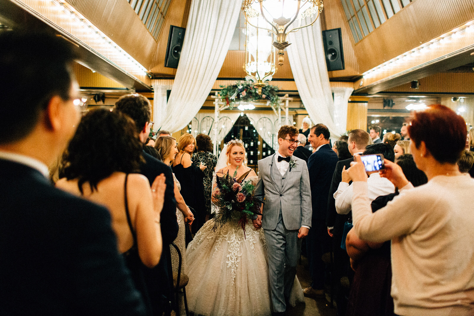 union cafe wedding seattle washington feminist photographer kendall shea night indoor ceremony reception