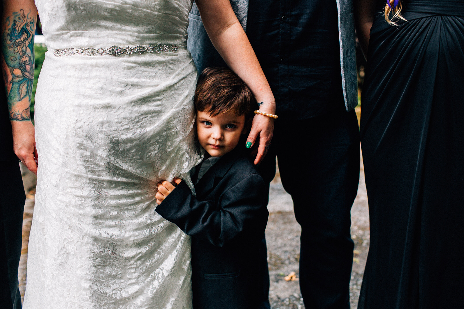 tracey chris seattle backyard at home wedding fuck yeah weddings kendall lauren shea photographer feminist ceremony hand fasting wildflower bouquet tacoma portland deck