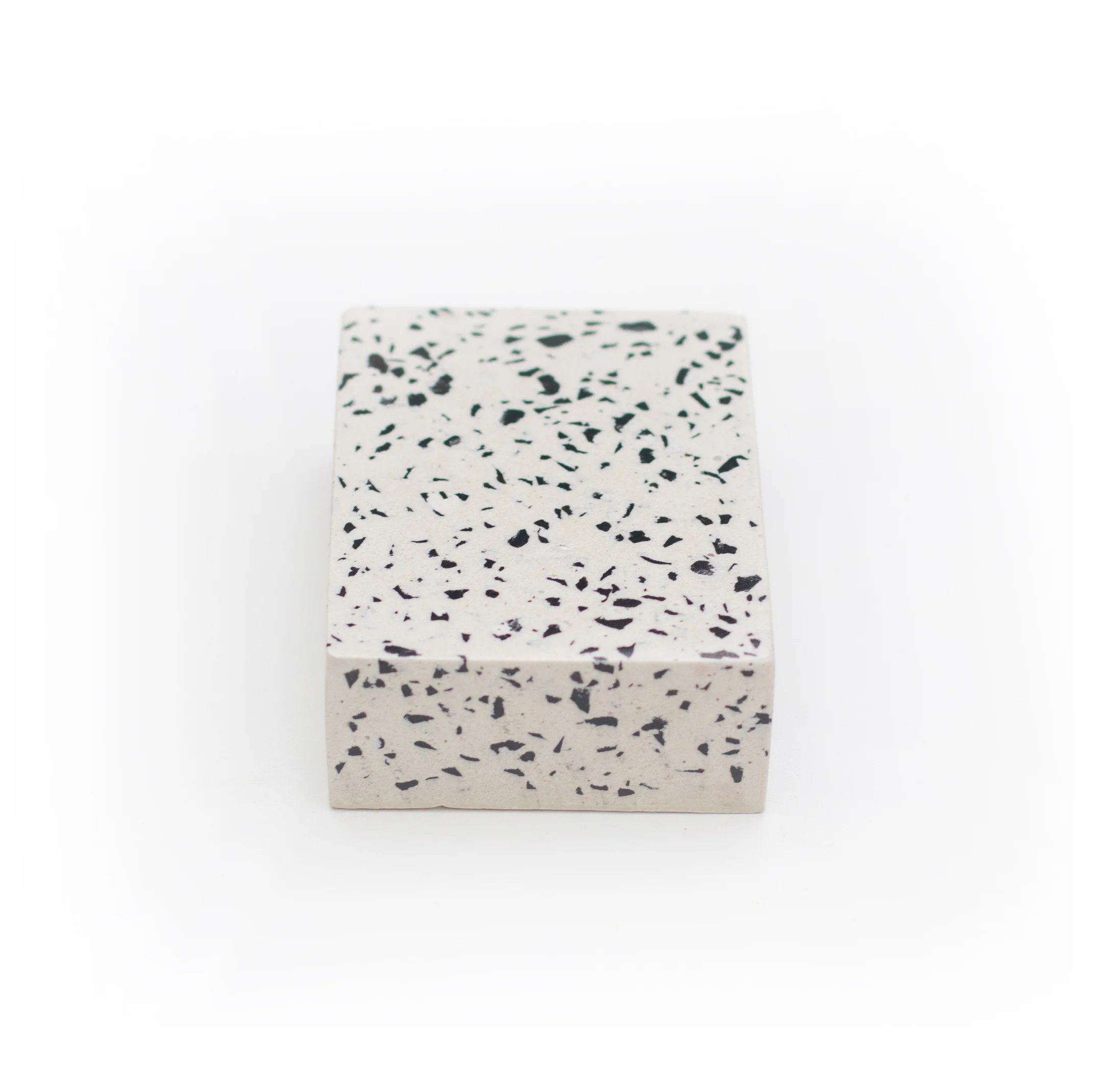 granilite branca com pedras pretas - cod grow01
