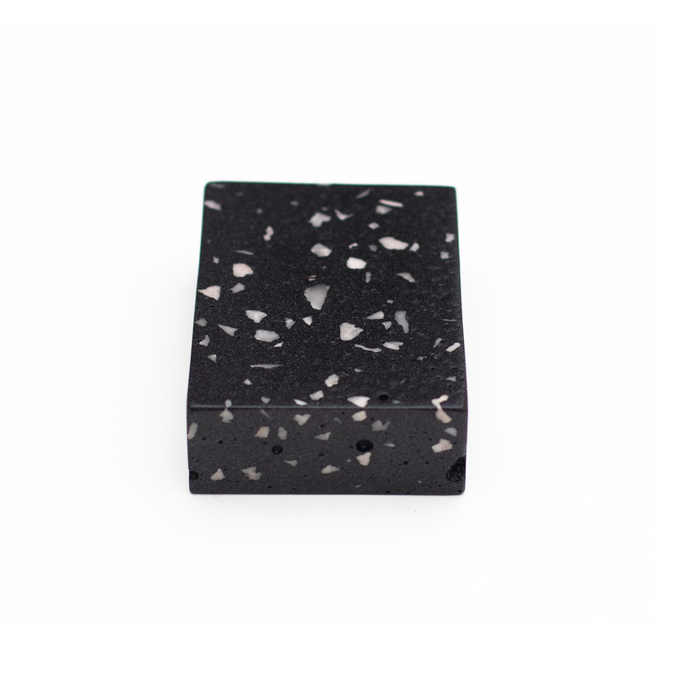 granilite preta com pedras brancas - cod grc01